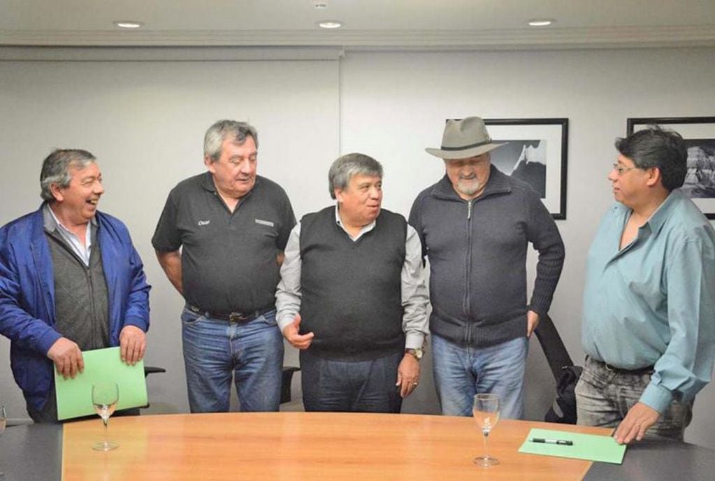 secretario General de la Confederación Sudamericana de Futsal, Julio Cesar Notario con autoridades municipales .