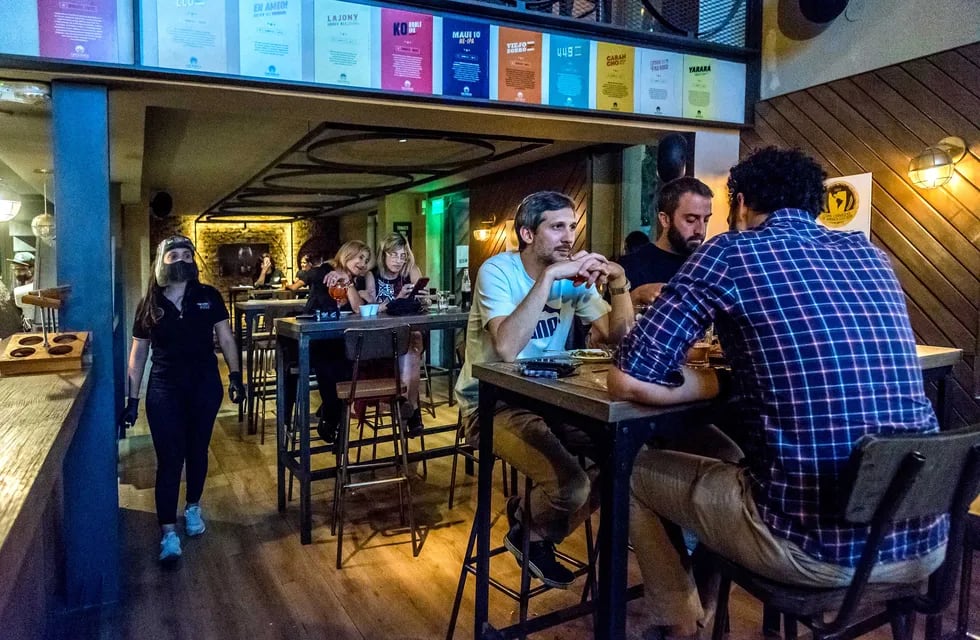 Bares y restaurantes habían decidido dejar de cumplir con sus obligaciones tributarias por la falta de ayuda económica. (Municipalidad de Rosario)