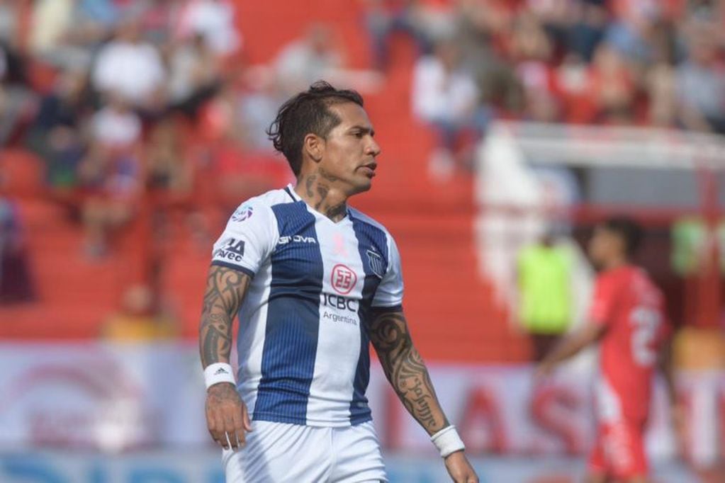 Dayro Moreno se perdió dos goles increíbles en el partido Talleres-Argentinos Juniors.