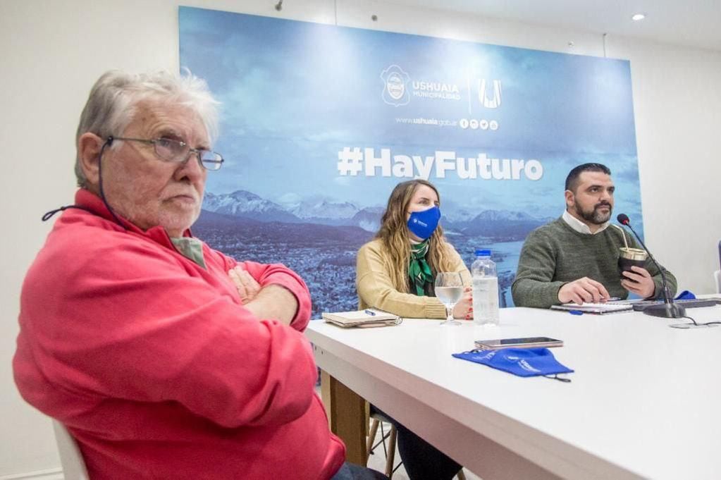 Oscar Souto, Cecilia Fiocchi y Walter Vuoto estuvieron en videoconferencia por el Simposio Internacional Antártico.