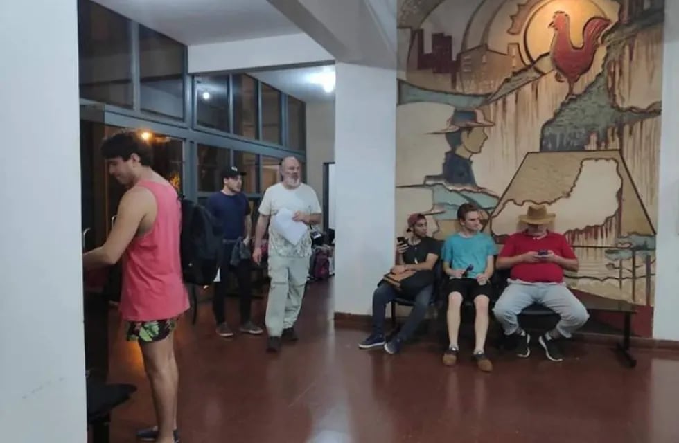 Turistas solicitan constancia de su presencia en Iguazú para justificar por qué no votaron en las PASO. (El Independiente)