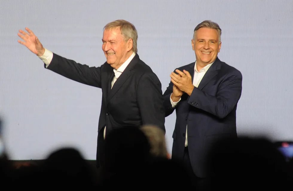 Juan Schiaretti junto a Martín Llaryora. El gobernador y candidato presidencial criticó con dureza a Sergio Massa (La Voz archivo).