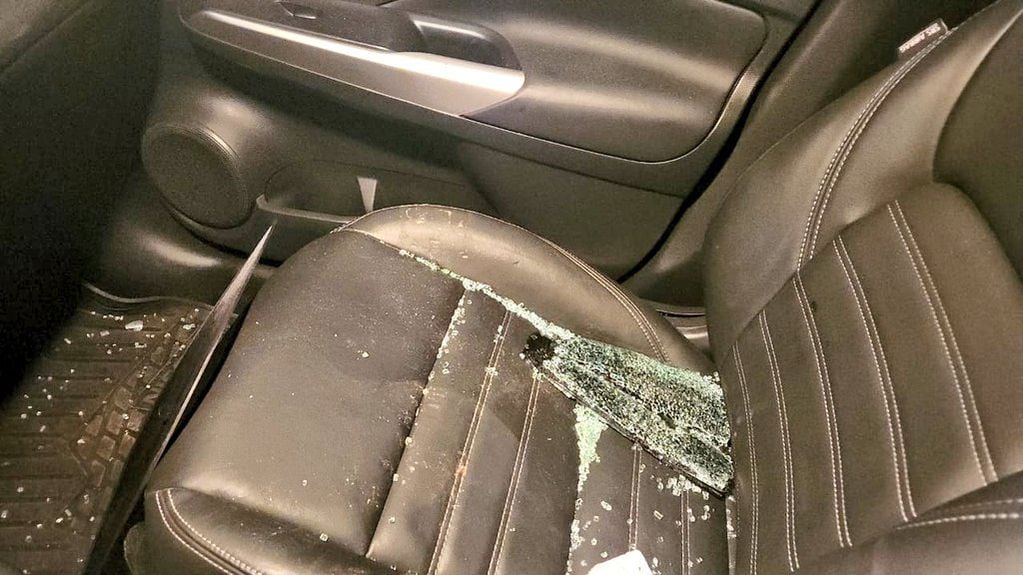 Robo: así quedó el interior del auto de la diputada Laura Rodríguez Machado. (Twitter)