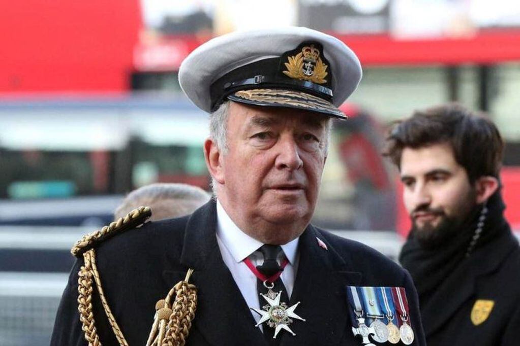 El Almirante retirado, Lord Alan West se dirigió desafiante ante el reclamo del Licenciado Dachary.
