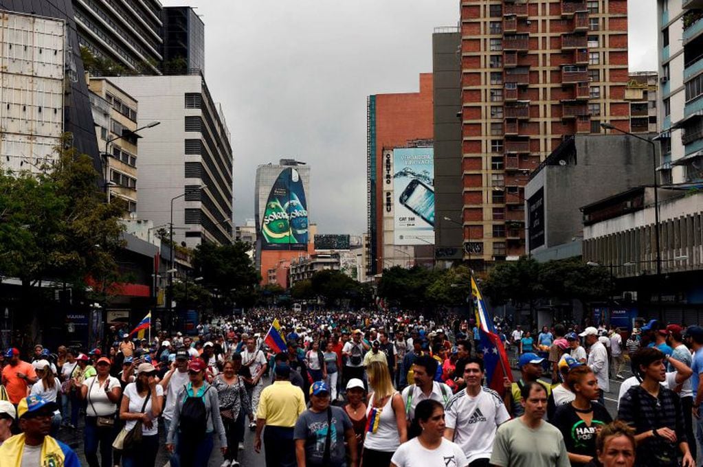 La oposición venezolana participa de las manifestaciones en el aniversario de 1958, fecha del fin del gobierno dictatorial