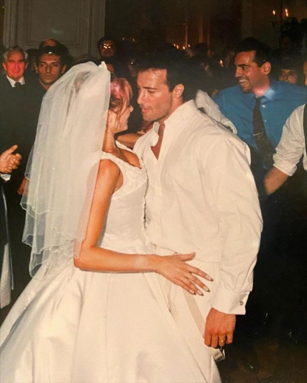 Las inéditas fotos del casamiento de Catherine Fulop y Ova Sabatini.