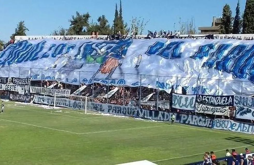 Los Caudillos del Parque, uno de los sectores más populares de la hinchada de Independiente Rivadavia.