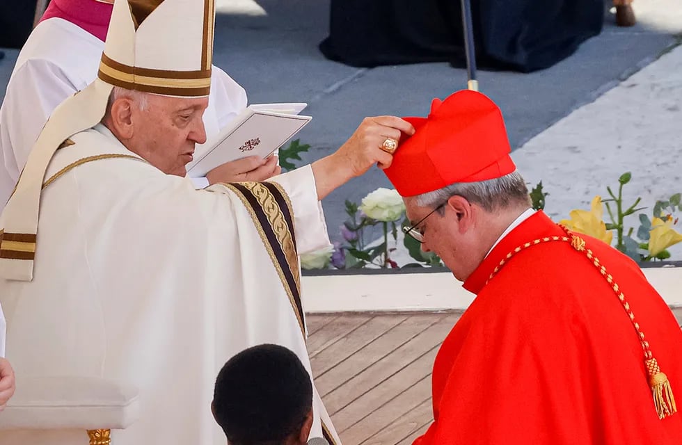 El Papa Francisco y el arzobispo Ángel Rossi (AP).