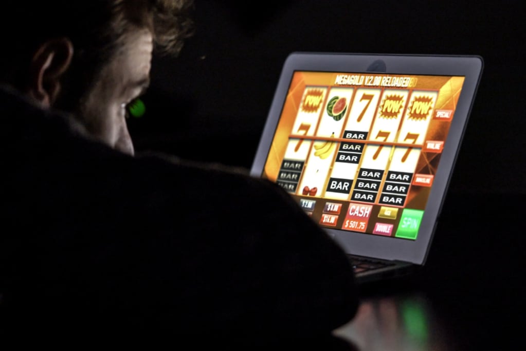 Los jóvenes muestran una fuerte tendencia a las apuestas en casinos online / WEB