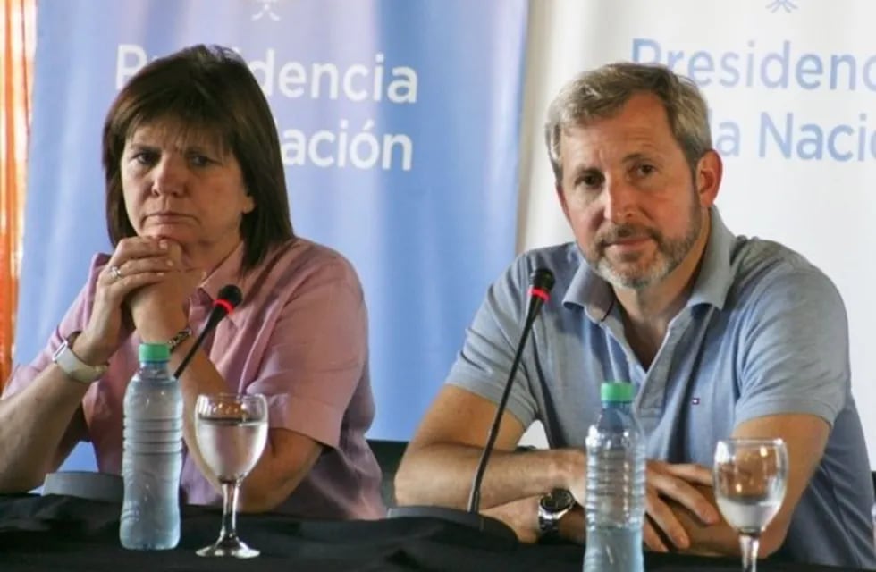 El ministro del Interior, Rogelio Frigerio, convocó a una reunión para este miércoles a los gobernadores de tres provincias patagónicas y a la ministra de Seguridad, Patricia Bullrich, para trabajar en torno de la desaparición de Santiago Maldonado.