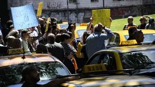 Protesta de taxistas en Rosario