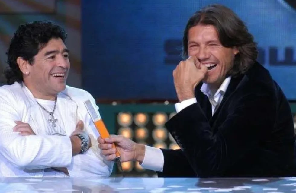 Diego Maradona junto a Marcelo Tinelli en "Showmatch". (Instagram)