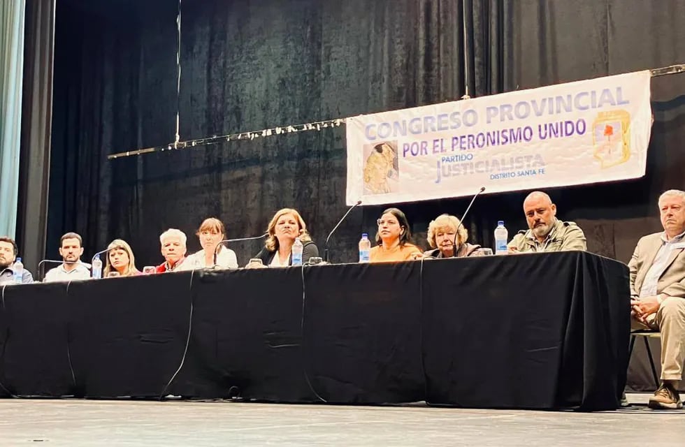La sindicalista Rosana Zamora presidió el encuentro en el auditorio de Luz y Fuerza.