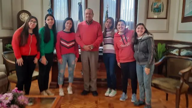 Alumnos de la Escuela Secundaria Nº 2 le presentaron al intendente de Tres Arroyos el proyecto “Ojo Verde”