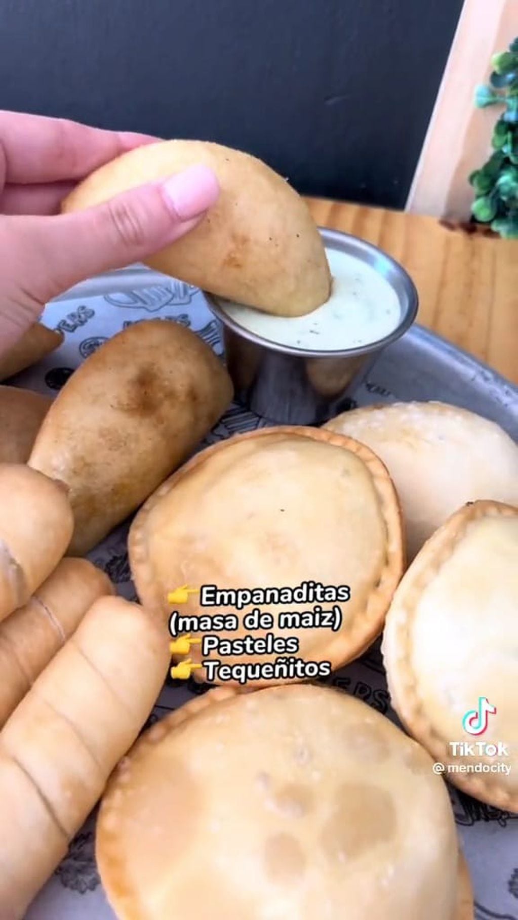 "Empanadas de maza de maíz" venezolanas.