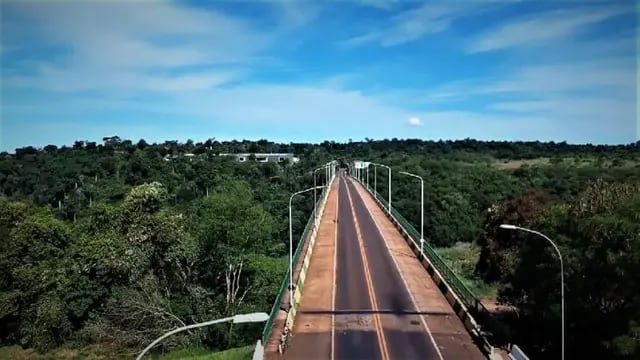 Puente Tancredo Neves: según un decreto brasileño, “solo los fronterizos tienen autorización para el paso”