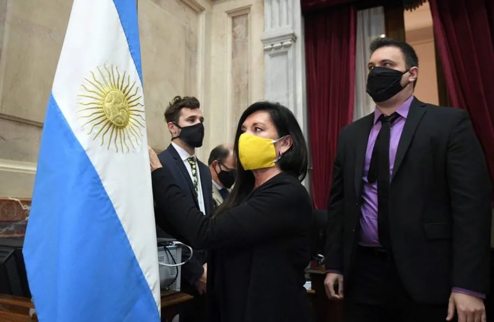 La senadora opositora Laura Rodríguez Machado interpeló al Jefe de Gabinete y hubo un cruce con Cristina.
