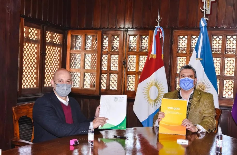 Daniel Gómez Gesteira firmó un convenio de cooperación institucional con el Decano de la Facultad de Ciencias Médicas de la Universidad Nacional de Córdoba, Dr. Rogelio Pizzi .
