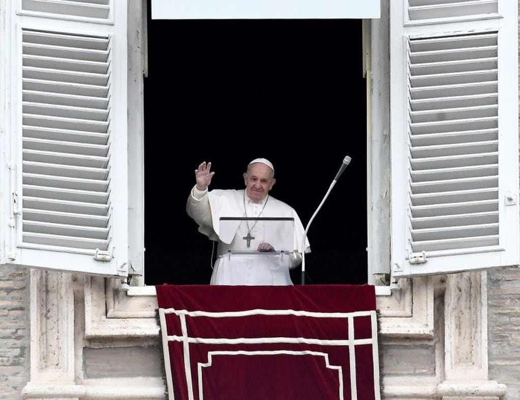 Francisco en el rezo del Ángelus de este domingo (Foto: Filippo MONTEFORTE / AFP)
