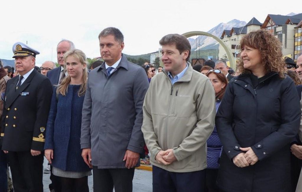 Embajador Ruso Dmitry Feoktistov junto al Gobernador Melella y la Vicegobernadora Urquiza