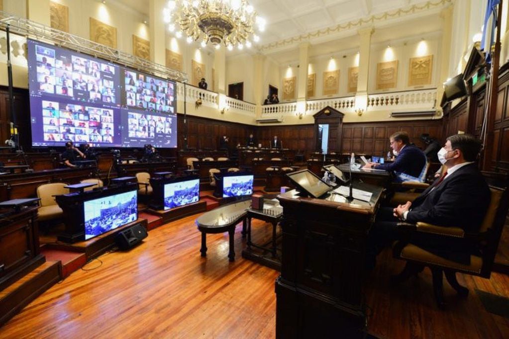 Apertura de sesiones legislativas virtuales. Rodolfo Suarez. coronavirus. Asamblea Legislativa 2020