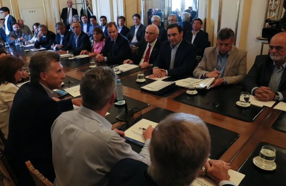 Ministros, gobernadores y el presidente en la reunión en Casa Rosada.