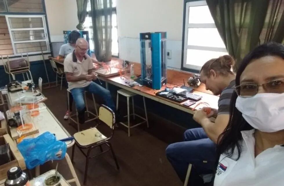 Escuela Técnica de Puerto Piray fabrica máscaras sanitarias para el personal de salud y seguridad