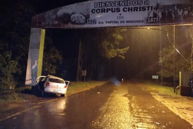 Accidente fatal en Corpus Christi: un automovilista impactó contra una columna de cemento. Policía de Misiones