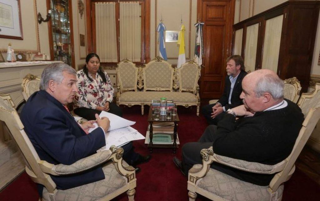 Morales explicó al obispo Fernández el plan de contingencia provincial para afrontar la crisis económica.