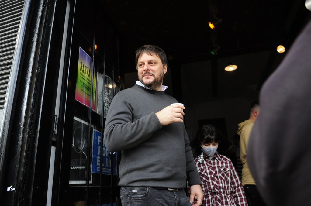 Leandro Santoro, precandidato a diputado nacional del Frente de Todos por la Ciudad de Buenos Aires, emitió su voto en las PASO 2021.