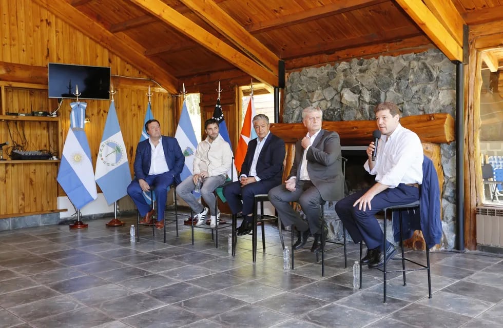 Melella participó de la reunión de mandatarios patagónicos en Neuquén