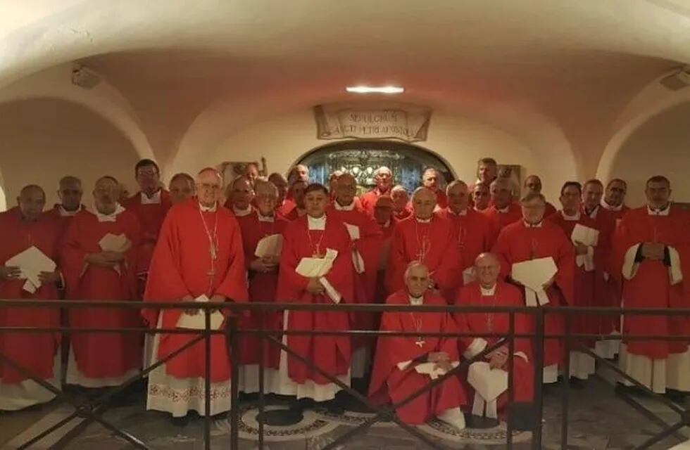 El obismo monseñor Jorge Lozano con otros pares en el Vaticano.