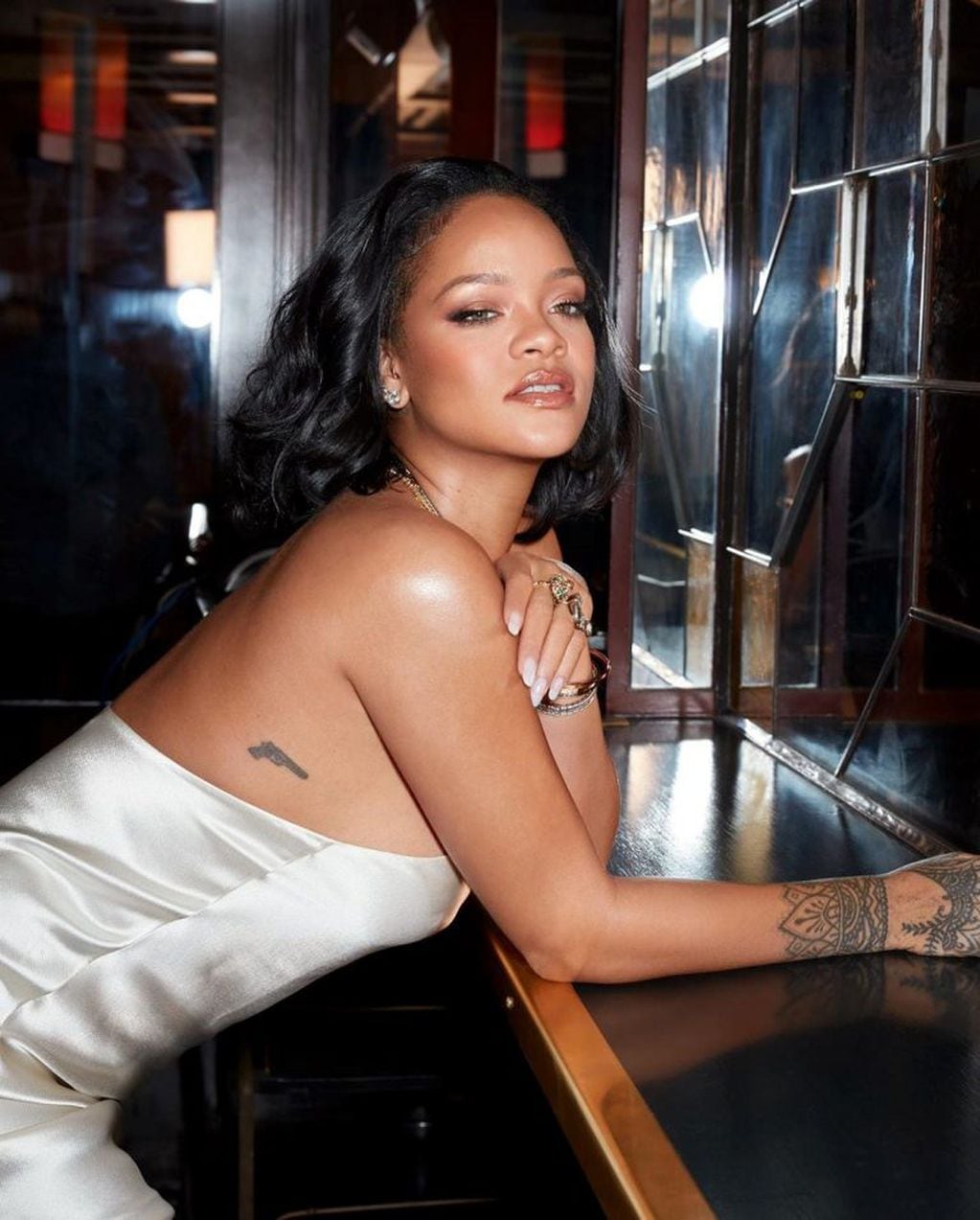 Rihanna presenta una colección de ropa interior (Web)