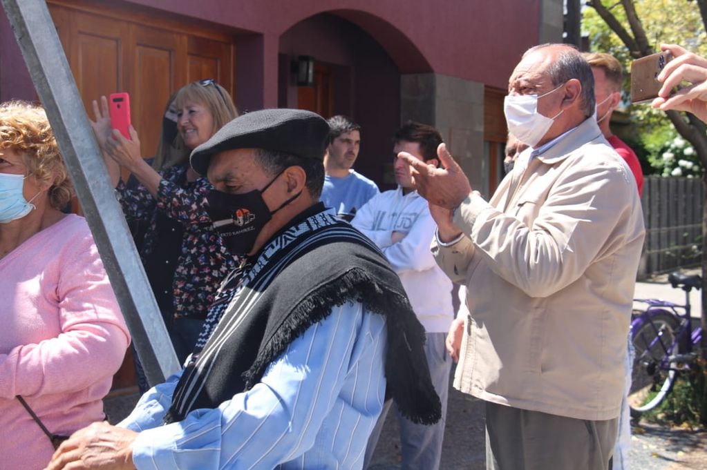 En el día de la tradición descubren placa en reconocimiento a Juan Ramón Santos.