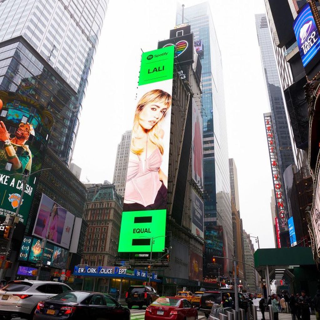 Lali en el Times Square