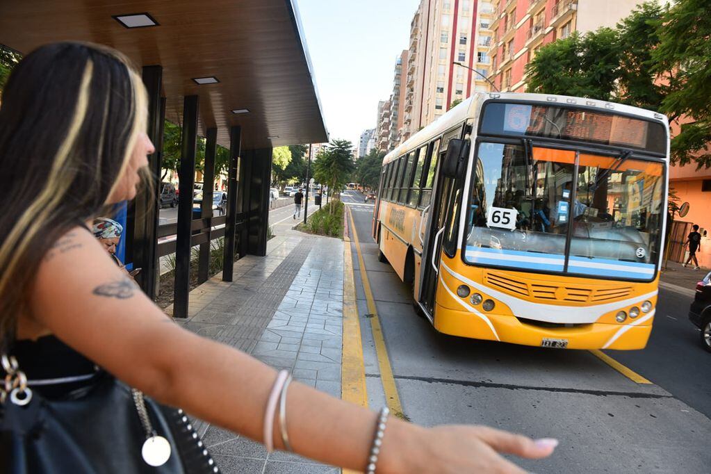 Sólo Bus en bulevar Chacabuco - Maipú, desde la plaza España hasta Olmos. (José Gabriel Hernández / La Voz)