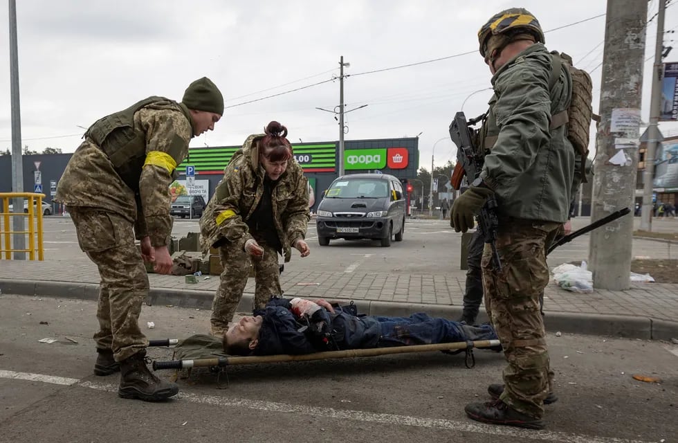 Las imágenes de la guerra en Ucrania muestran cada vez más los efectos desgarradores de los bombardeos rusos.