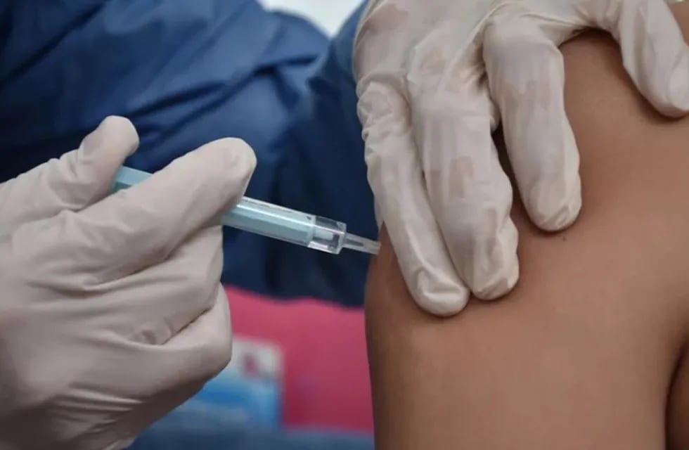 En forma conjunta con la vacunación contra el Covid-19 desde hace dos semanas tambiéjn se lleva a cabo la campaña de vacunación contra la gripe. Gentileza La Gaceta Digital