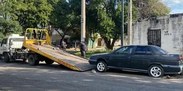 Fingió ser el dueño de un auto, contrató una grúa y lo quiso robar de la calle, fue detenido. (Policía de Córdoba)