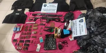 Operativo en Villa Lugano: descubrieron un arsenal de armas y secuestraron grandes dosis de cocaína y marihuana