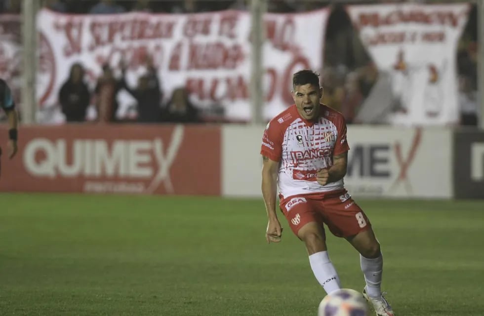 Gabriel Graciani cambió el grito de gol por uno de bronca, por lo que iba a ser el empate de Instituto (Federico López Claro)