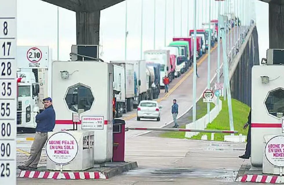 Puente-internacional paso fronterizo Uruguay - Argentina.