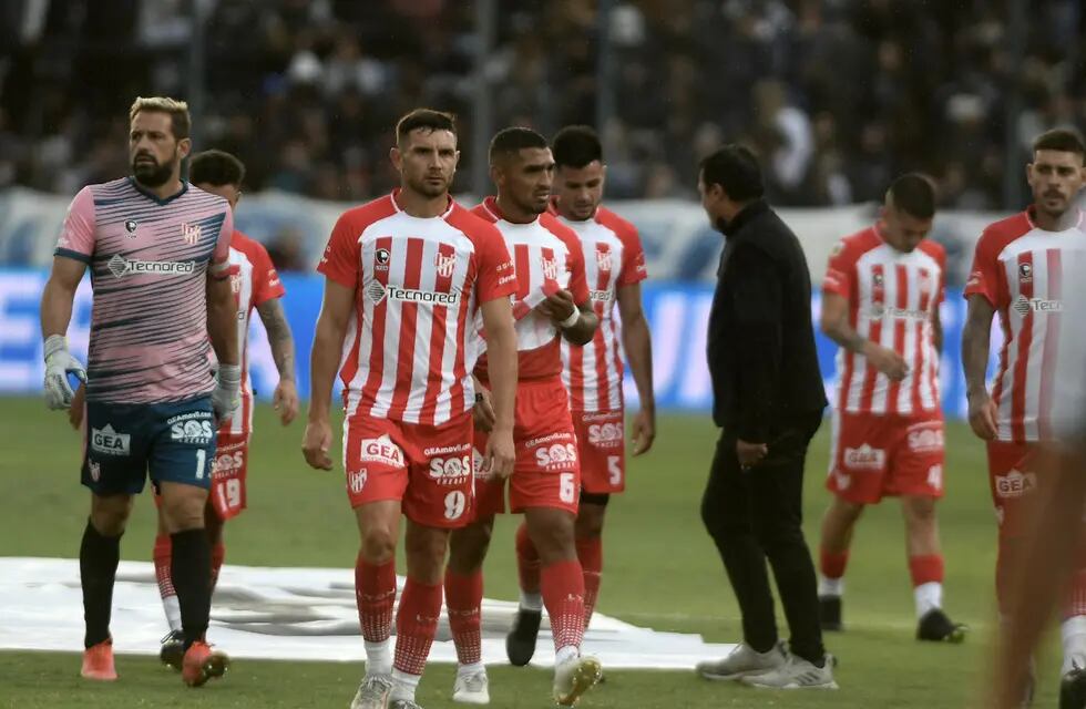 Instituto sufrió su primera caída en el campeonato este viernes y fue 2-0 ante Gimnasia en La Plata en el encuentro que inició la cuarta jornada de la Liga Profesional de Fútbol.  (Federico López Claro / La Voz)