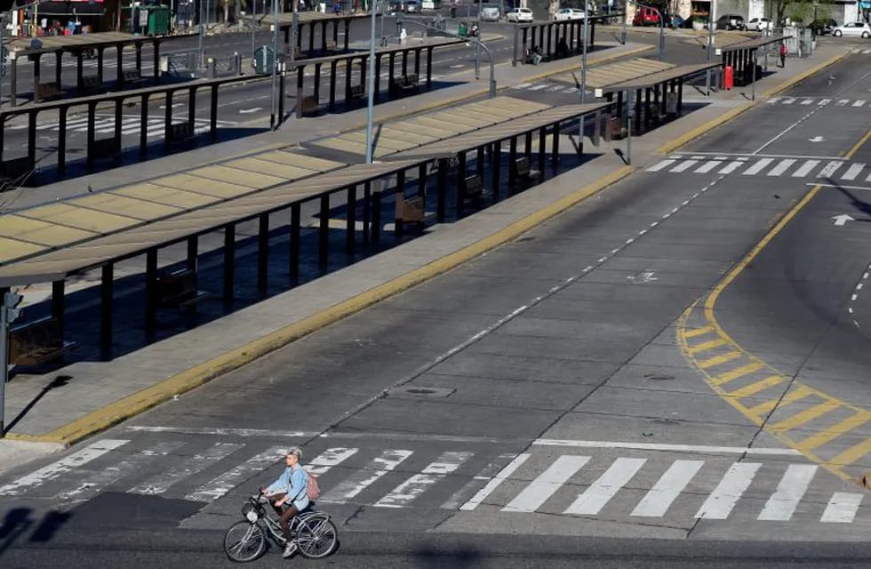 A woman rides her bicycle past empty bus stops during a one-day nationwide strike in Buenos Aires, Argentina, September 25, 2018. REUTERS/Marcos Brindicci