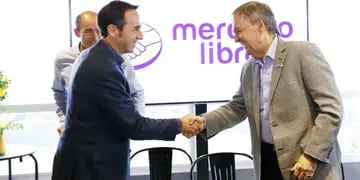 Marcos Galperin y Juan Schiaretti, durante el recorrido de las nuevas oficinas de Mercado Libre en Córdoba. (Foto Mercado Libre)