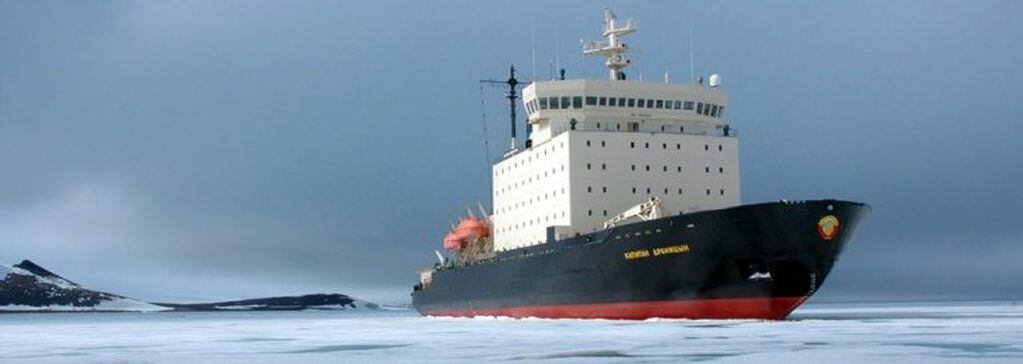 Buque ruso de proyección antártica "Kapitan Dranitsyn".