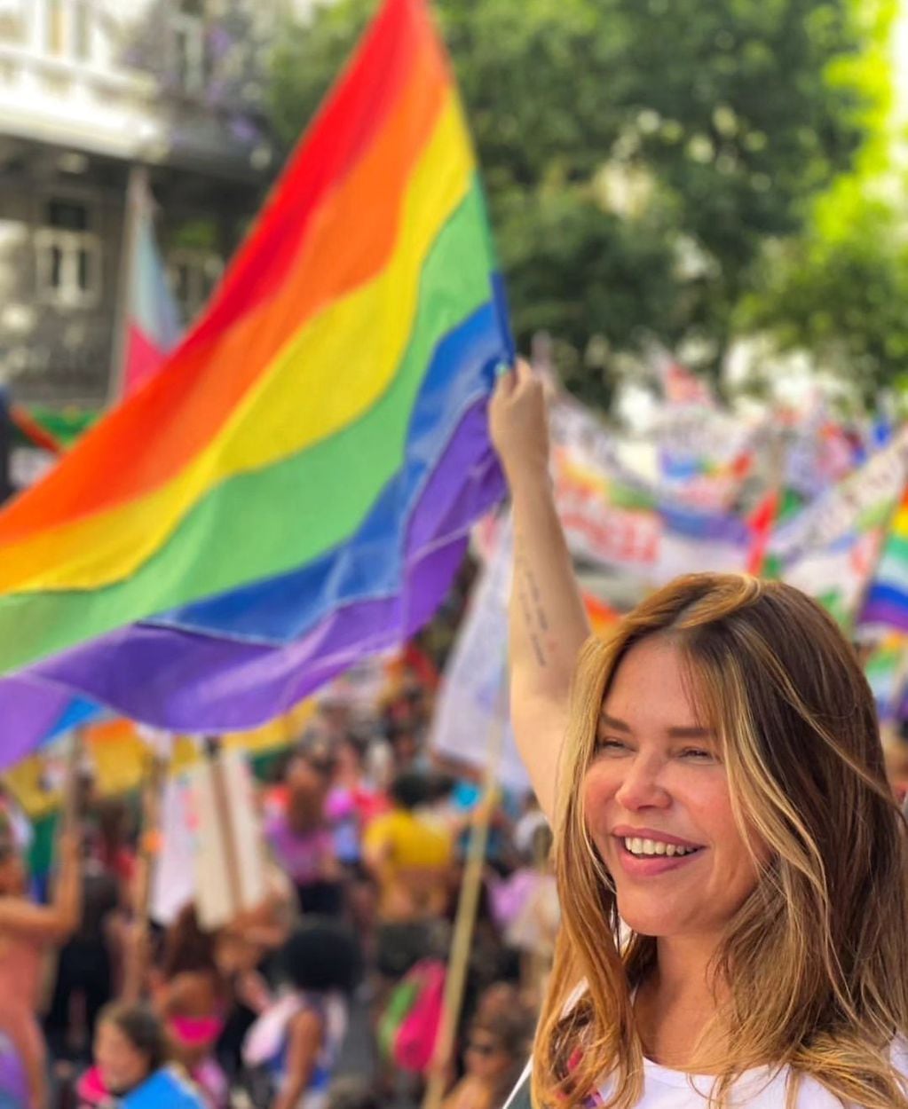 Nazarena Vélez participó de la Marcha del Orgullo