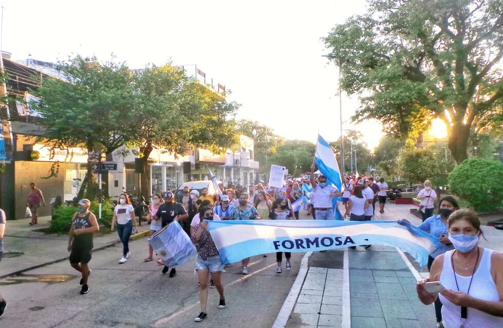 Los manifestantes recorrieron la avenida 25 de mayo desde la plaza San Martín