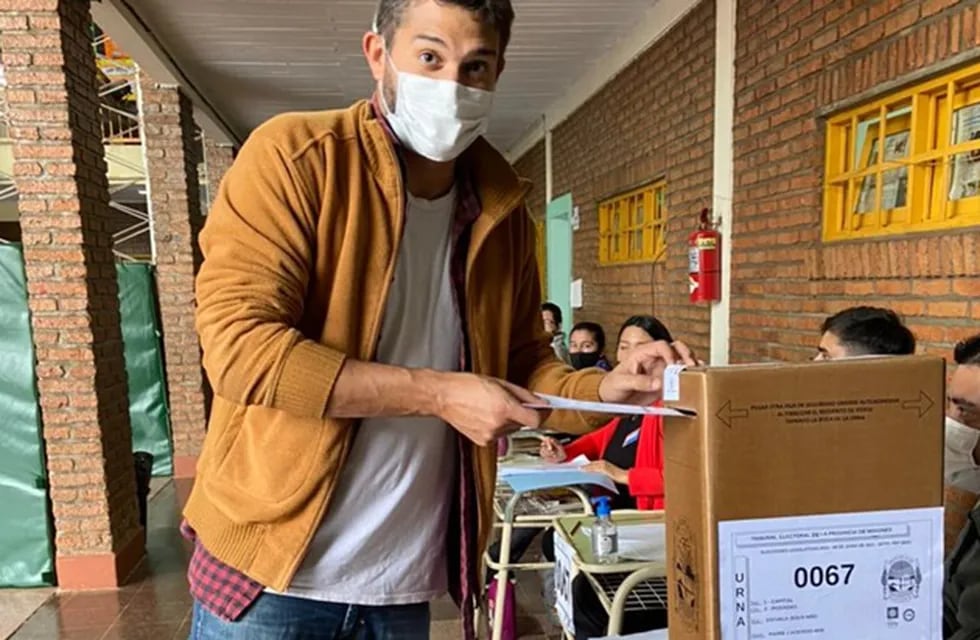 Facundo López Sartori votó y felicitó a las personas que se acercaron a votar en este contexto de pandemia.