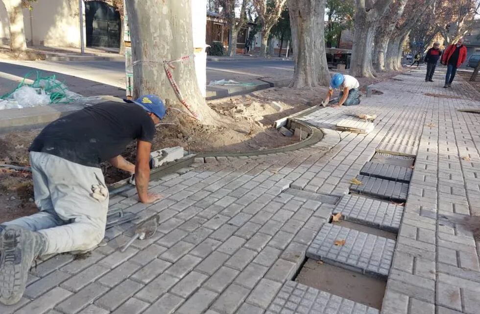 Los trabajos en la plaza Independencia en San Rafael están por llegar a su fin.